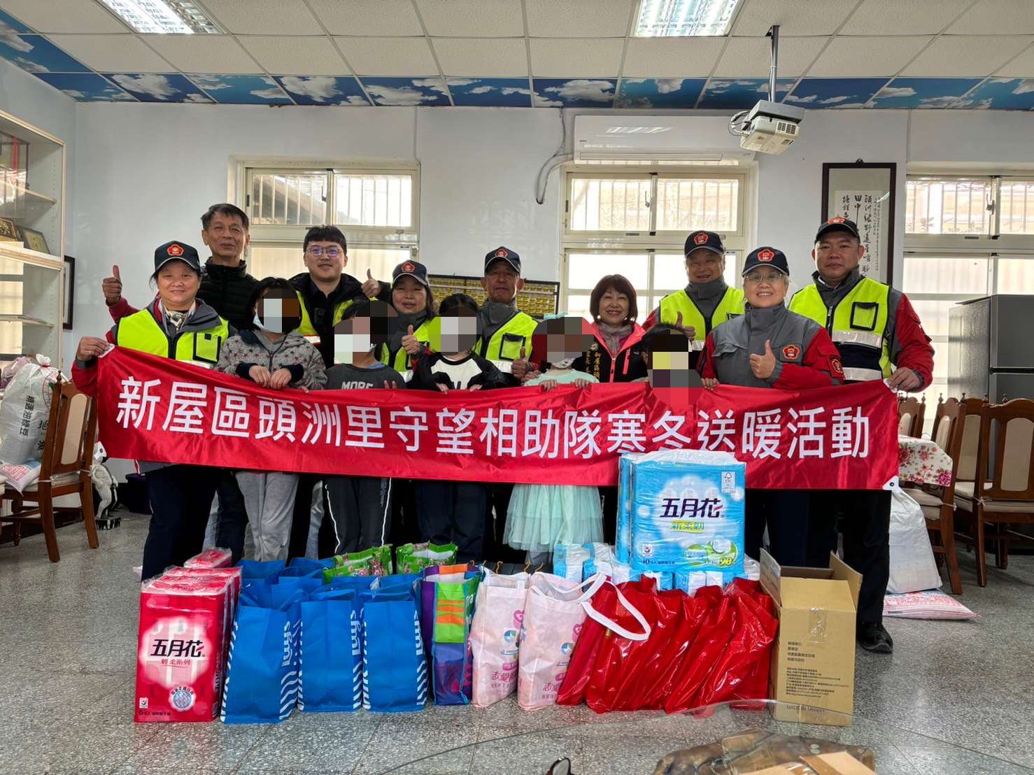 楊梅警春節前夕送溫暖 攜手民間團體助弱勢過好年 S 72392785 0