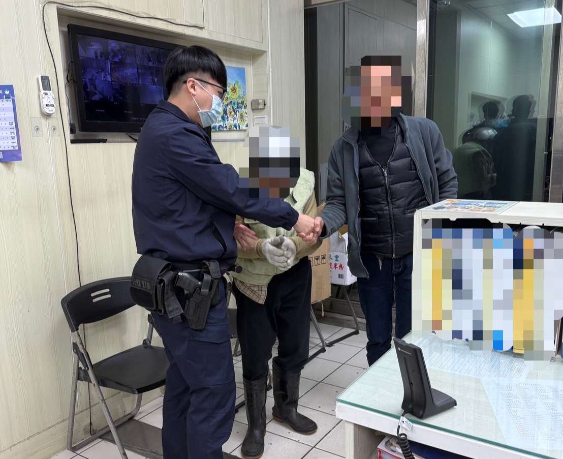 失智翁偷溜出門被通報失蹤 楊梅警在這找到他 S 72417347 0
