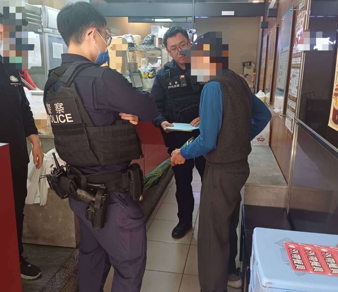 失智翁外出買午餐忘記回家路 楊梅警暖心送返家 S 72474638 0