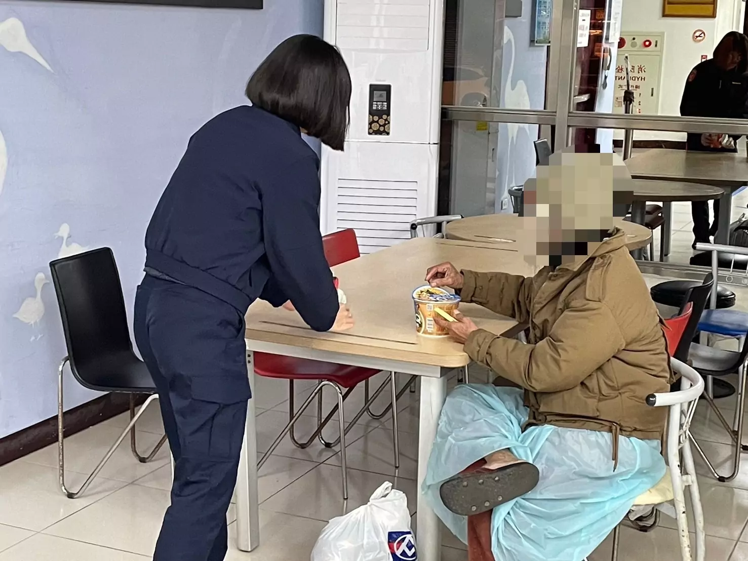 精障翁小年夜迷途 楊梅警助返家團圓 精障翁小年夜迷途 楊梅警助返家團圓