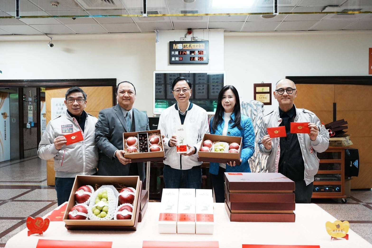 感謝醫護辛勞守護健康 張善政走訪8醫院致贈慰問品 S 758071306