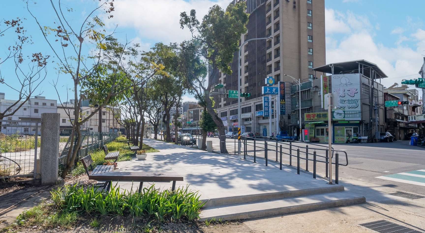 桃市府「社區規劃師」秀創意 八德介壽路綠廊啟用 改善候車環境 S 94289947 0 0