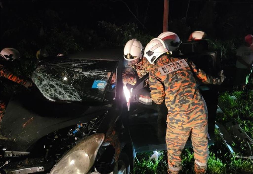 初二憾事!台女在大馬「失控逆向」衝撞當地人轎車 釀1死3傷 初二憾事!台女在大馬「失控逆向」衝撞當地人轎車 釀1死3傷