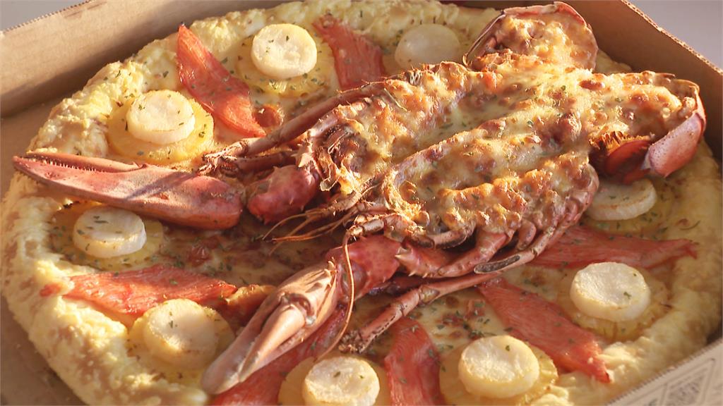 整隻龍蝦放上披薩  速食業者聯手米其林搶攻新春商機