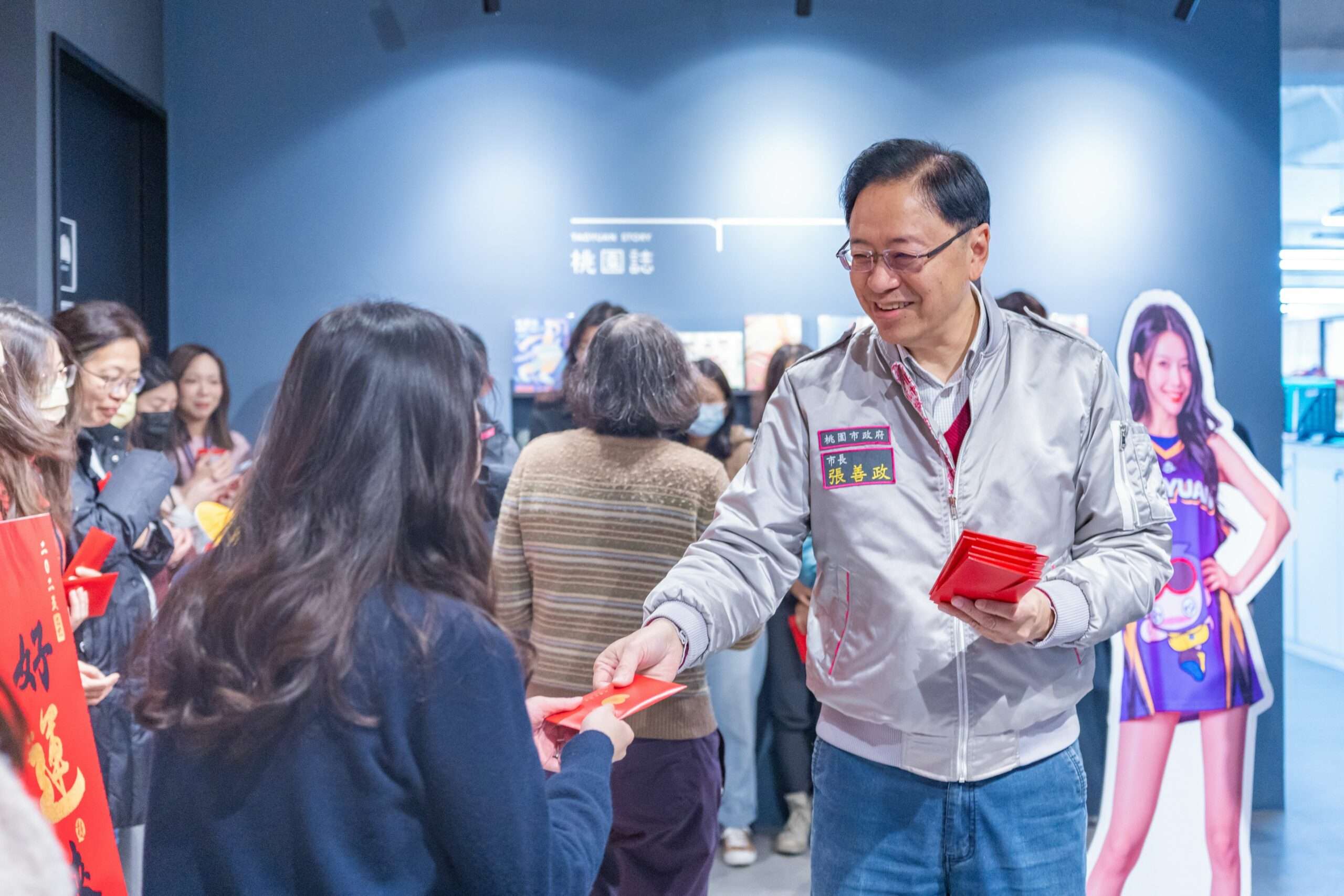 張善政過年參香桃園跑透透 福袋發放時間、地點曝