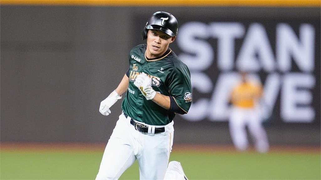 台鋼雄鷹領先群雄開訓 王柏融續任隊長