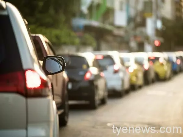 春節連假湧車潮 網友:這天南下最不容易塞車 hgethh 1