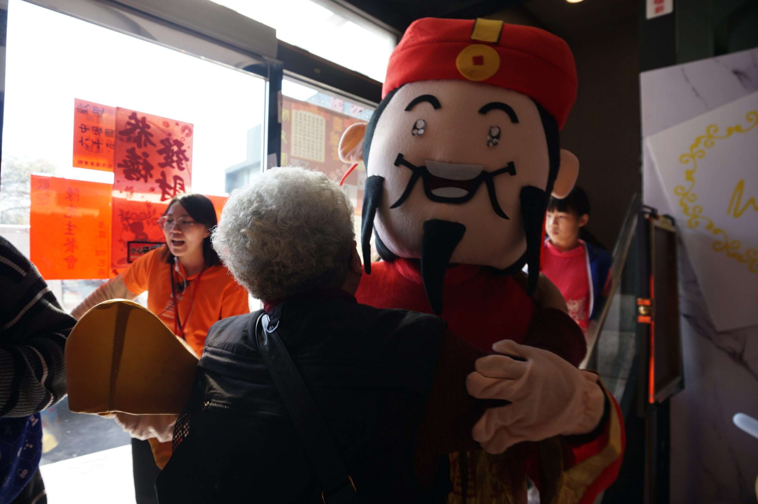 弘道基金會與藥廠合作 陪伴龍潭獨居長輩圍爐迎新年 圖3 scaled