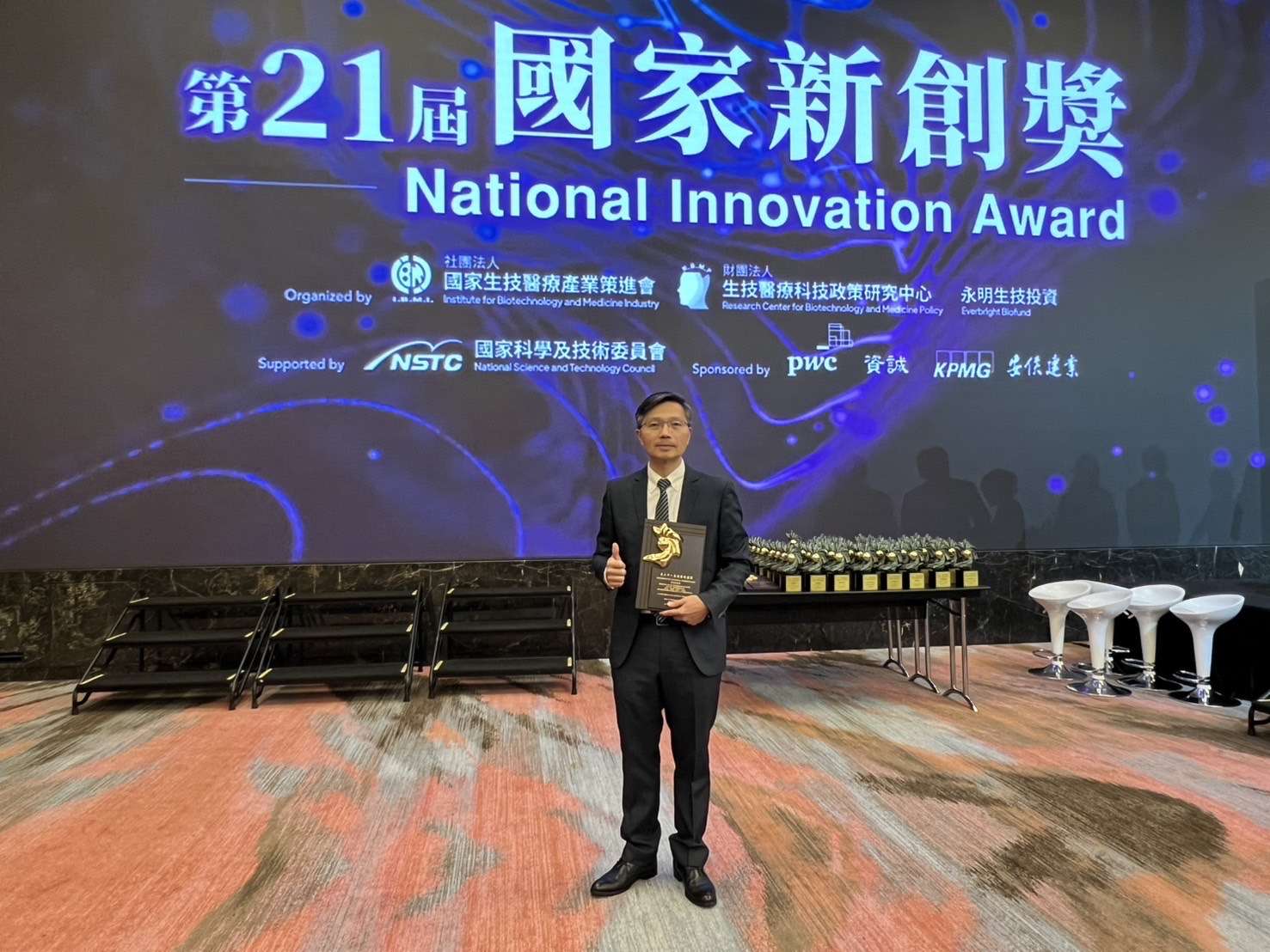 圖一元智大學電機通訊學院院長陳敦裕教授率領 YZU MISLab 團隊，攜手亞東醫院影像醫學科