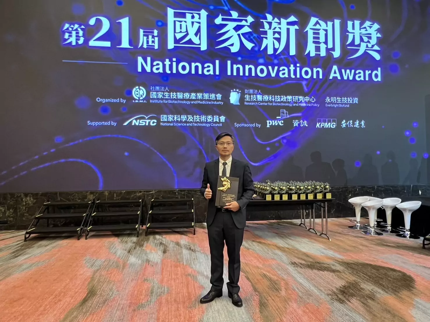 圖一元智大學電機通訊學院院長陳敦裕教授率領 YZU MISLab 團隊，攜手亞東醫院影像醫學科