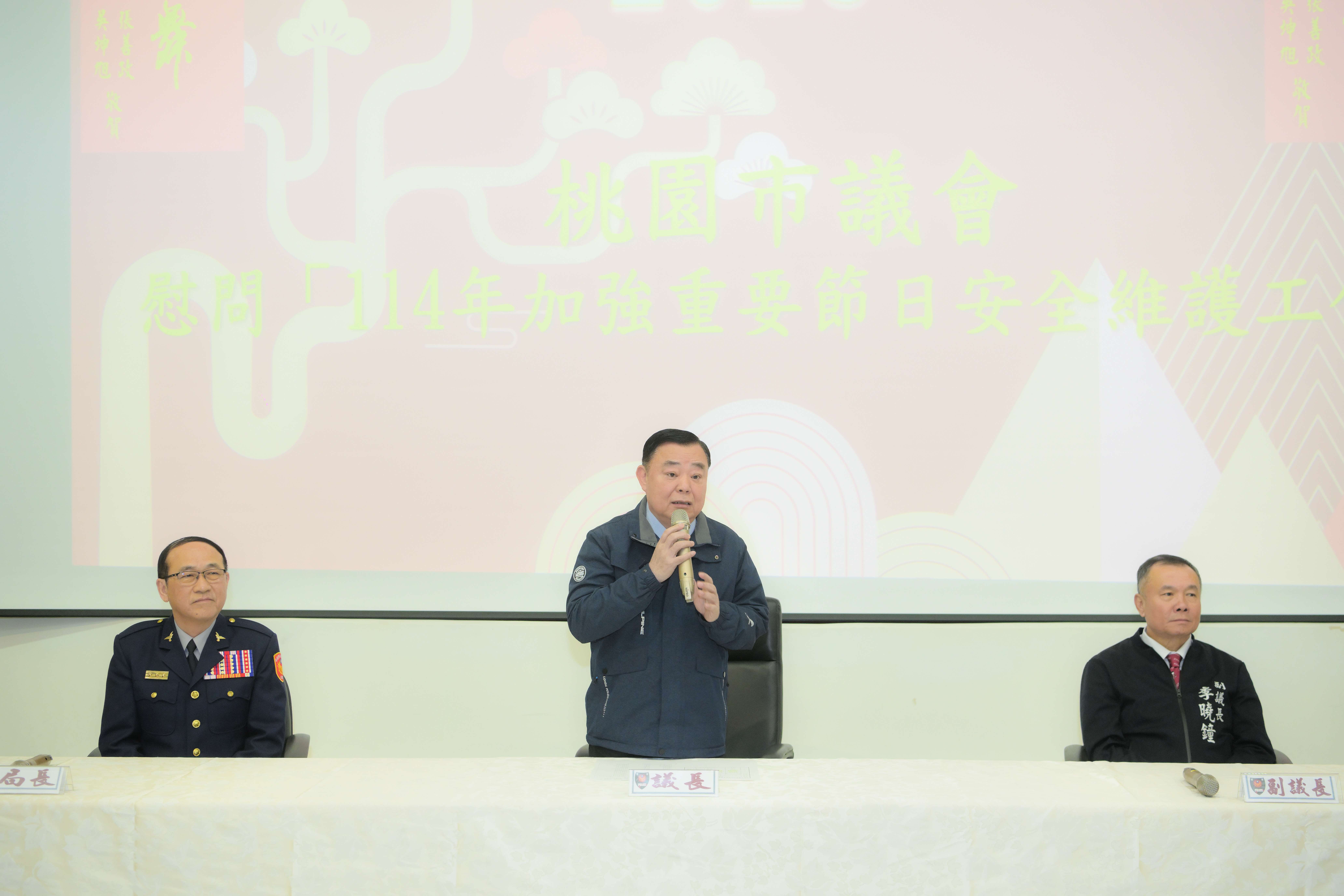 邱奕勝率桃市議會為警消加菜 祝福大家新年好運來 警察局春安慰勞 議長致詞 0