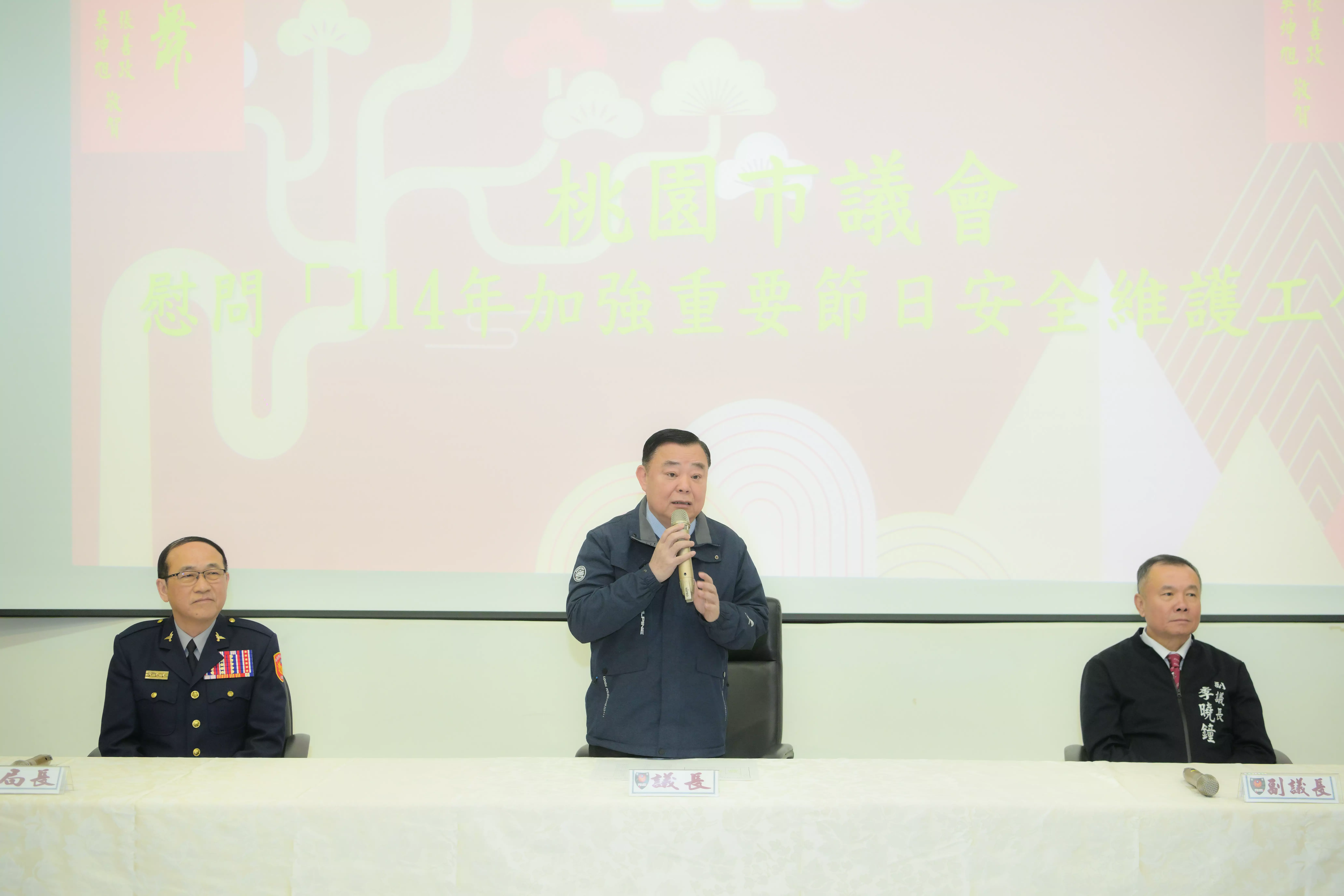 邱奕勝率桃市議會為警消加菜 祝福大家新年好運來 警察局春安慰勞 議長致詞 0