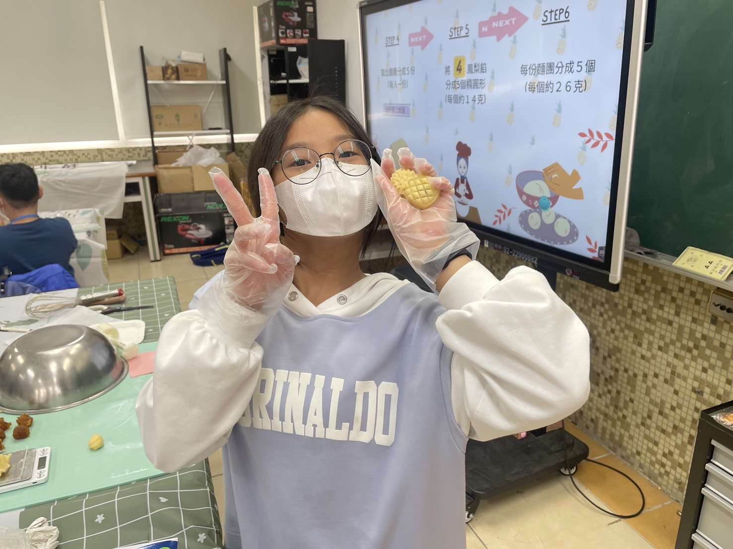 體驗烘焙課程，製作鳳梨酥伴手禮。