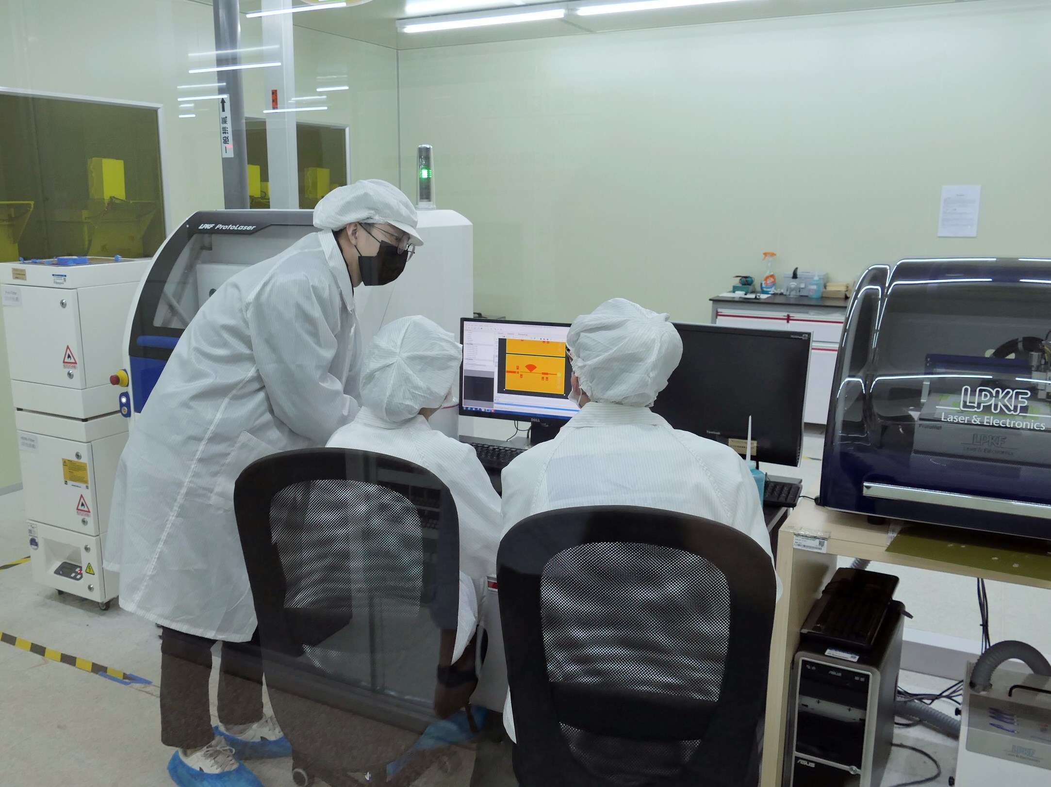 中技社頒發獎學金 龍華科大5優秀僑生獲審核通過 龍華科大產學攜手合作專班5僑生獲中技社技職獎學金 3