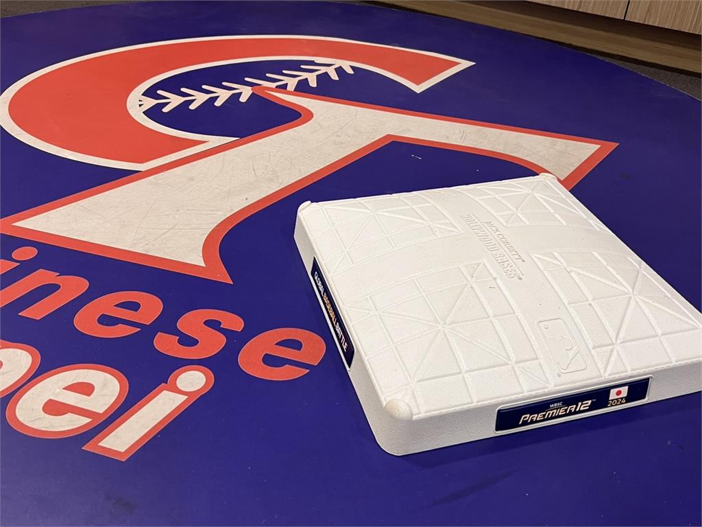 12強再見雙殺「一壘壘包」空運抵台 朱育賢不用遺憾了