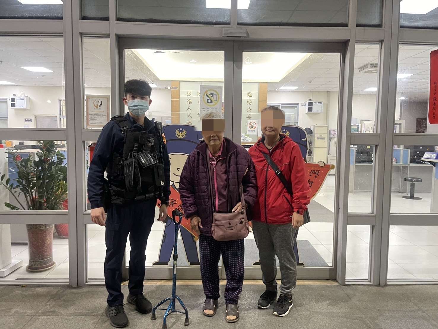 老婦迷途逾10小時累壞了 壢警靠這招助返家 1722 4