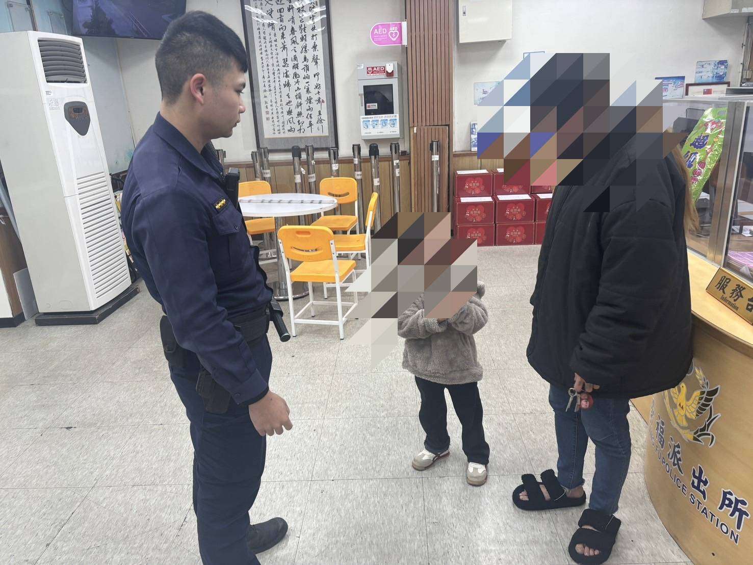 4歲萌娃偷溜公園玩耍 桃警即時協助找到媽媽 2060265 0