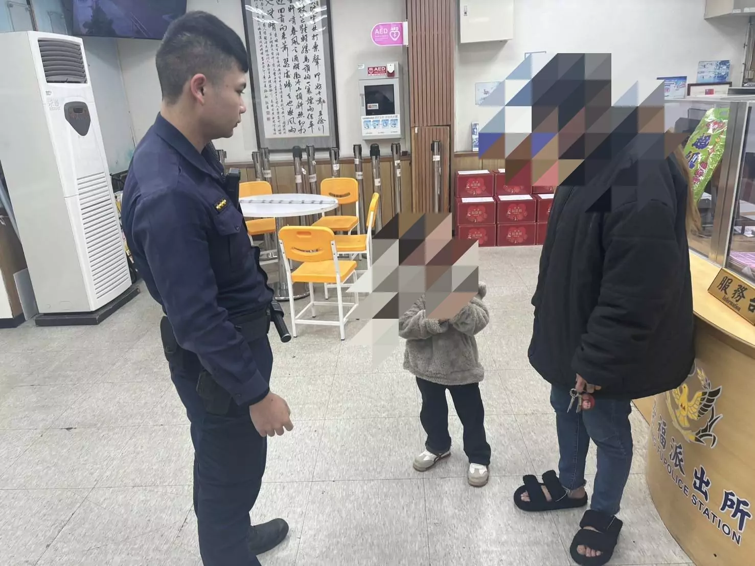 4歲萌娃偷溜公園玩耍 桃警即時協助找到媽媽 4歲萌娃偷溜公園玩耍 桃警即時協助找到媽媽