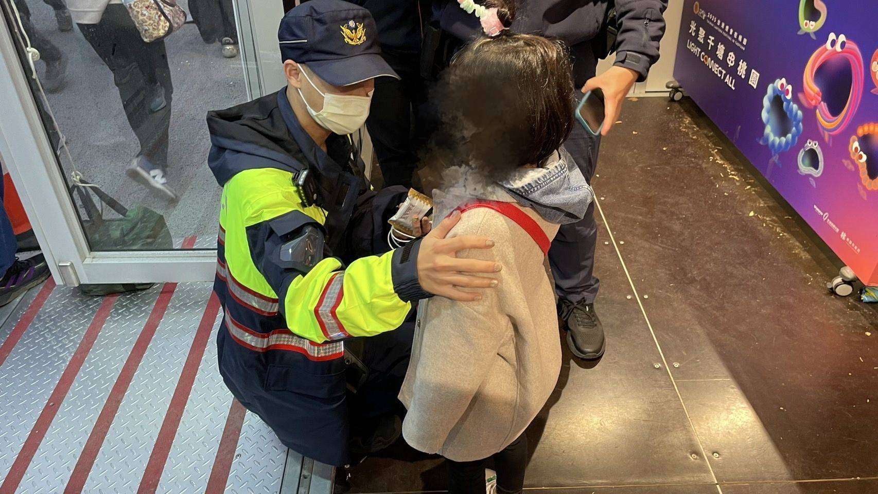 台灣燈會人潮洶湧2童走失 桃警暖心助團圓 2065352