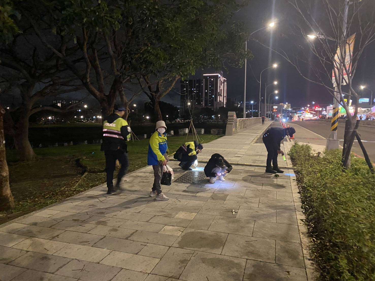 老婦摔倒跌斷門牙!桃警暖心找回助就醫 2072575