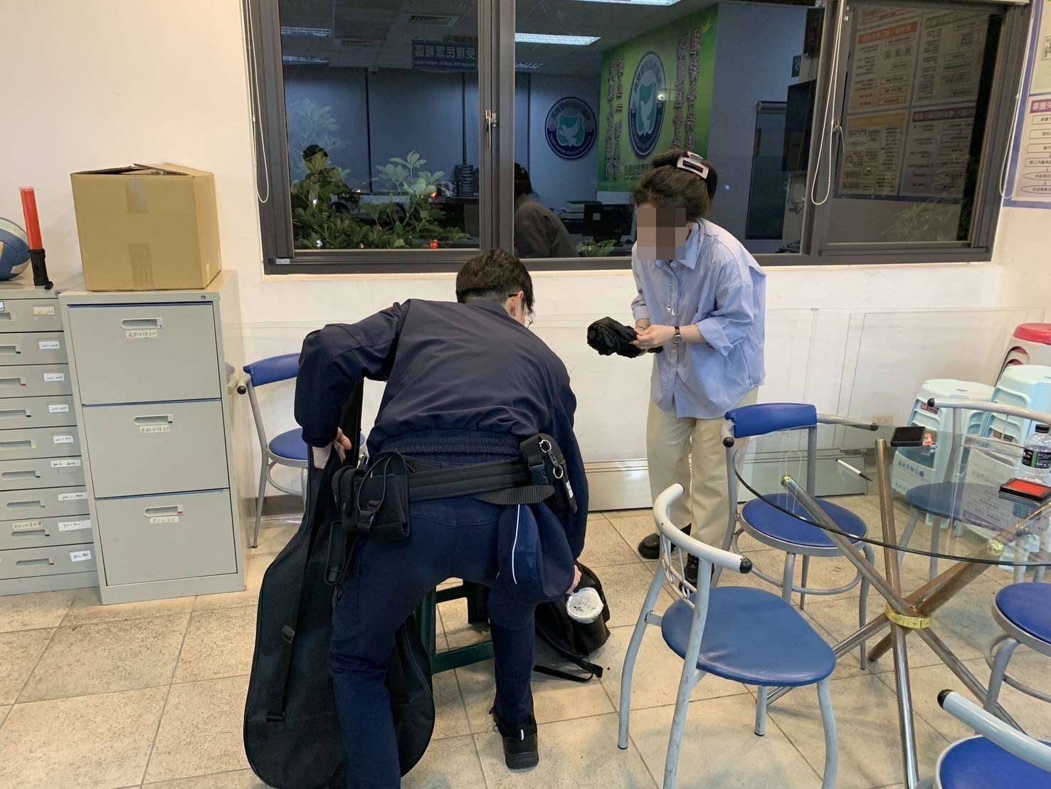 越籍女大生錯過末班車徬徨無助 桃園暖警護送平安返校 2076144 0