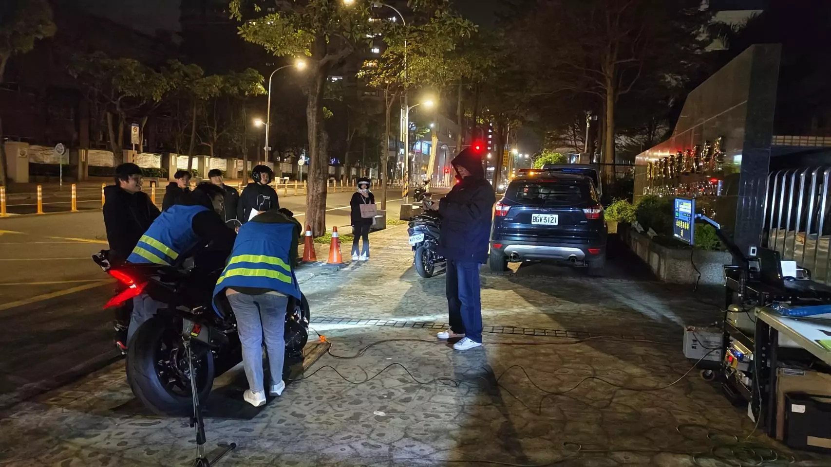 桃園環警監聯合稽查改裝噪音車 女騎士改管未登記挨罰 2078018 0