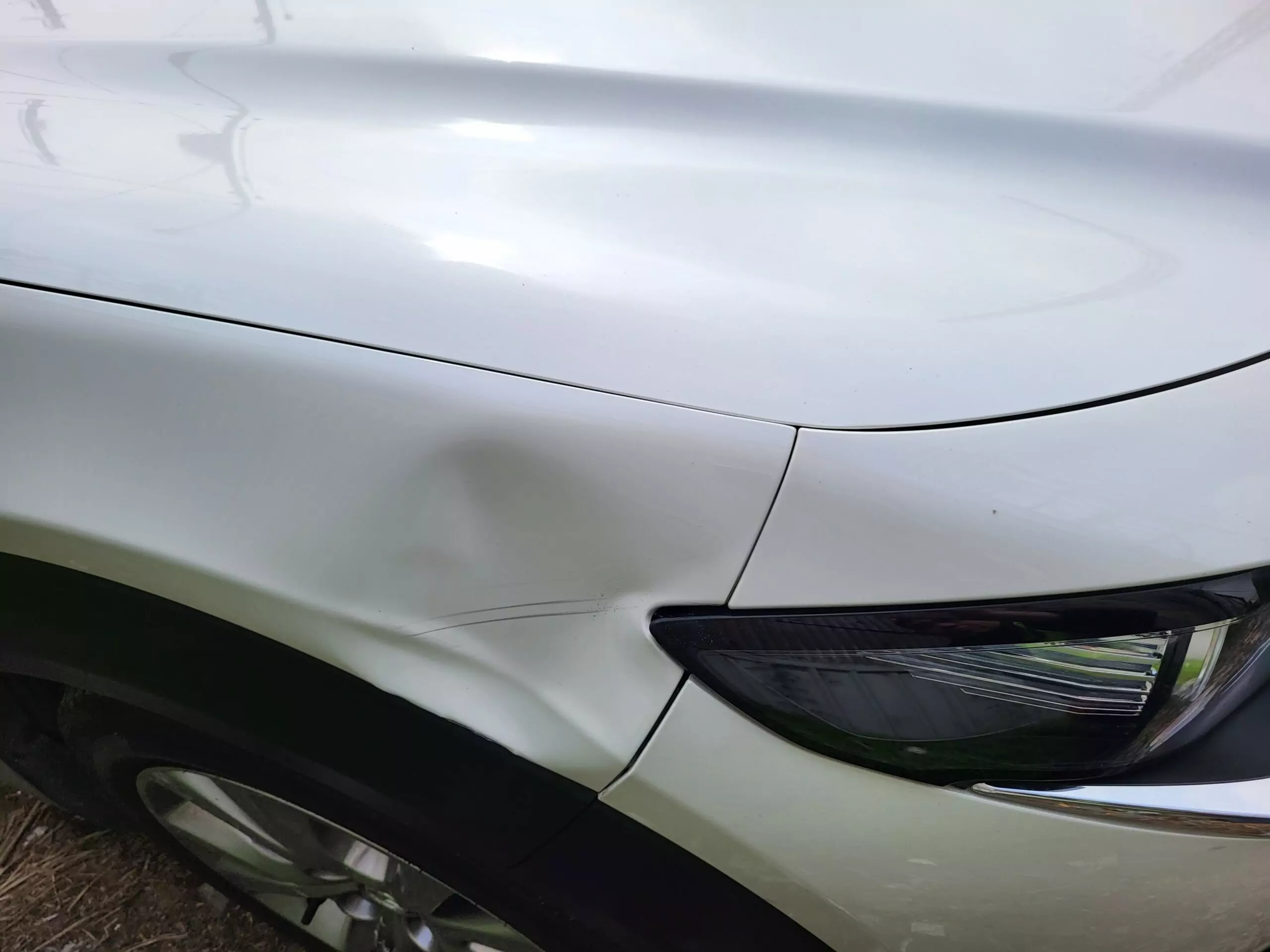 中壢轎車右轉擊落直行機車 騎士臉部、手腳慘受傷 31468468 9 scaled