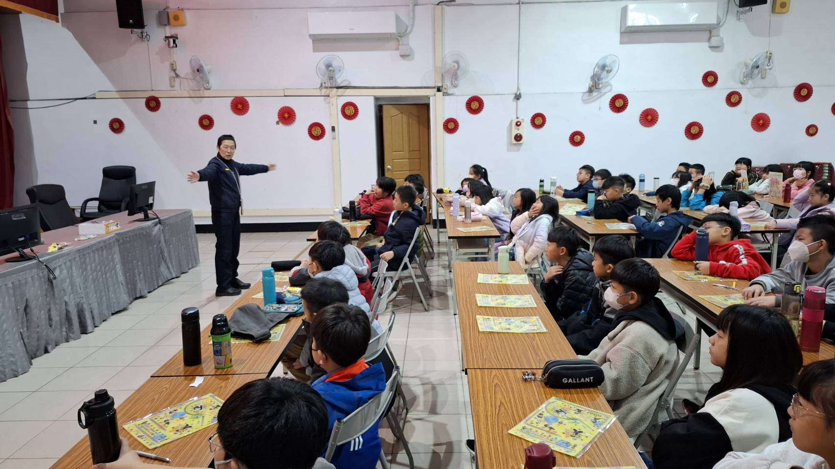 開學前夕強化安全知識 大園警傳授學童自保觀念 327036 0