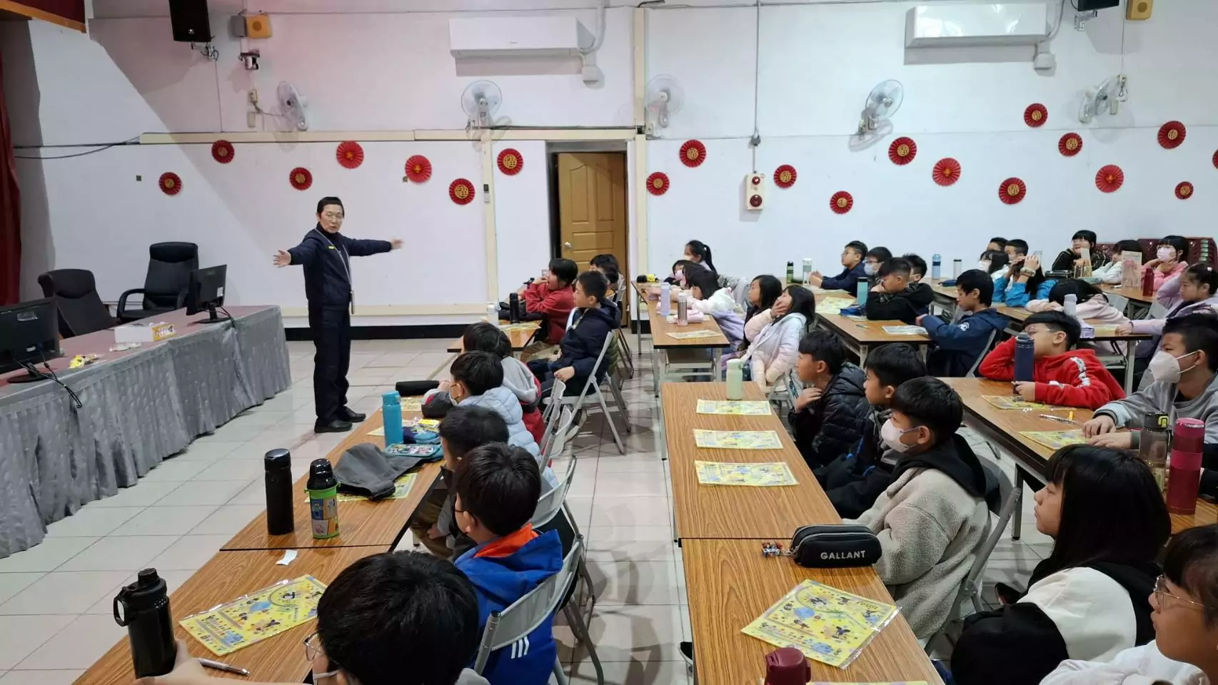 開學前夕強化安全知識 大園警傳授學童自保觀念 327036 0