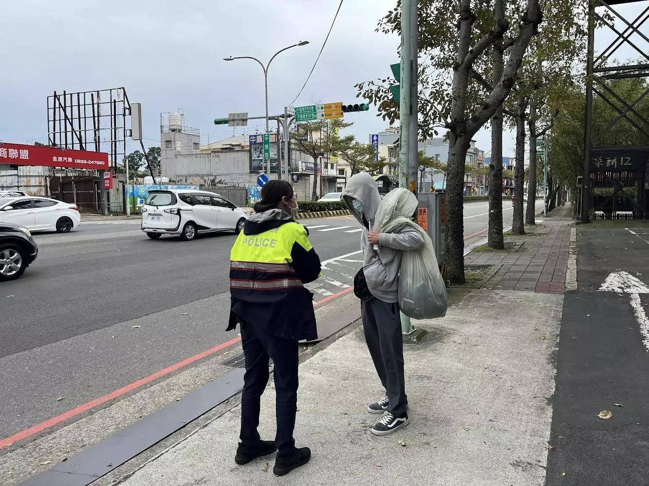 男子負氣離家步行5小時 平鎮警即時尋獲助返家 492069 0