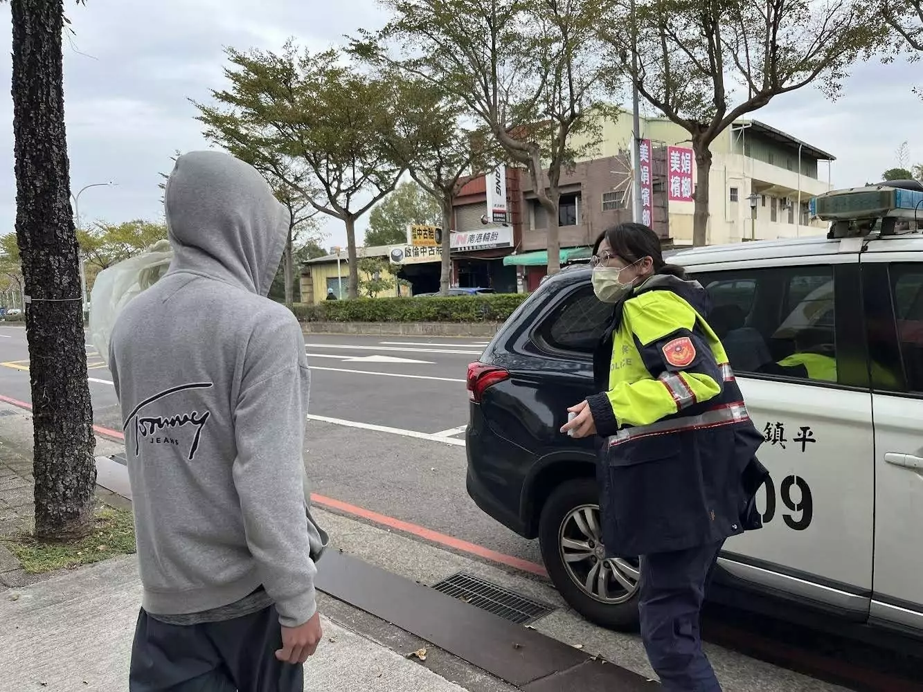 男子負氣離家步行5小時 平鎮警即時尋獲助返家 492070 0