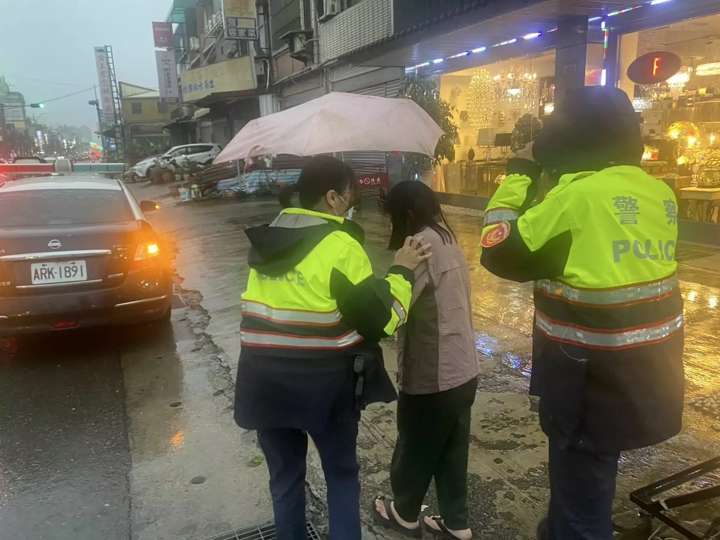 女子失蹤家屬苦尋 平警助返家團圓 女子失蹤家屬苦尋 平警助返家團圓