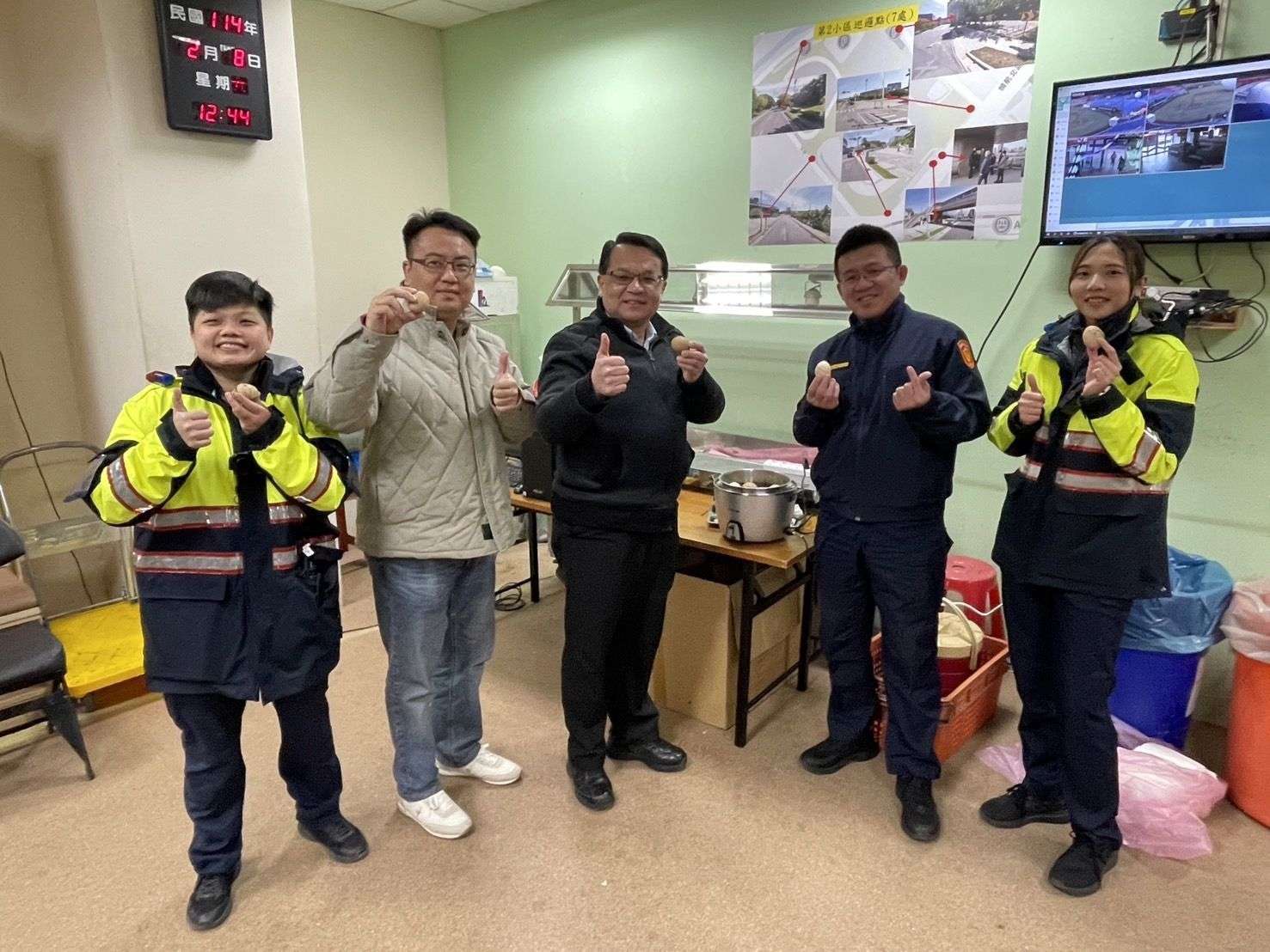 寒風中支援台灣燈會交通疏導 特製茶葉蛋為平警暖身 496158 0