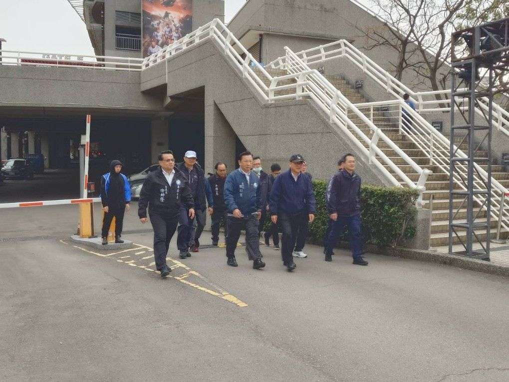 台灣燈會湧入大量人潮 桃警長吳坤旭慰問平鎮執勤警力 502923 0
