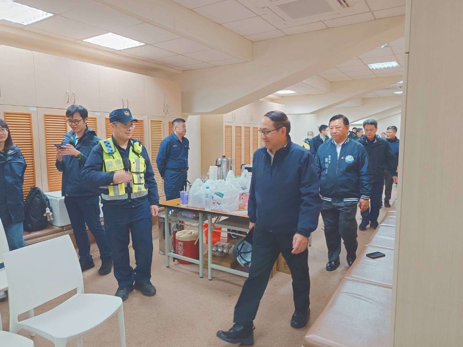 台灣燈會湧入大量人潮 桃警長吳坤旭慰問平鎮執勤警力 502924 0