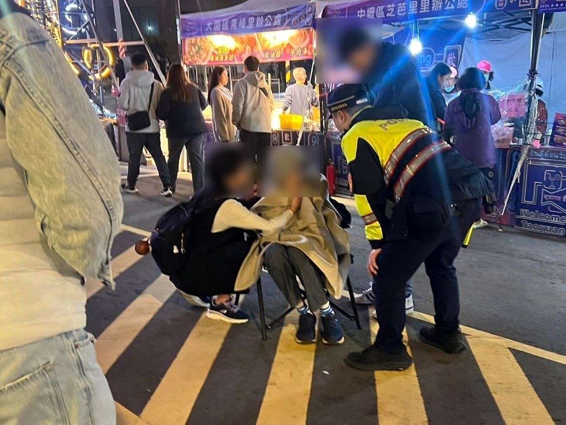 少年1原因突倒地抽搐 平警暖心伸援解驚魂 503616 0