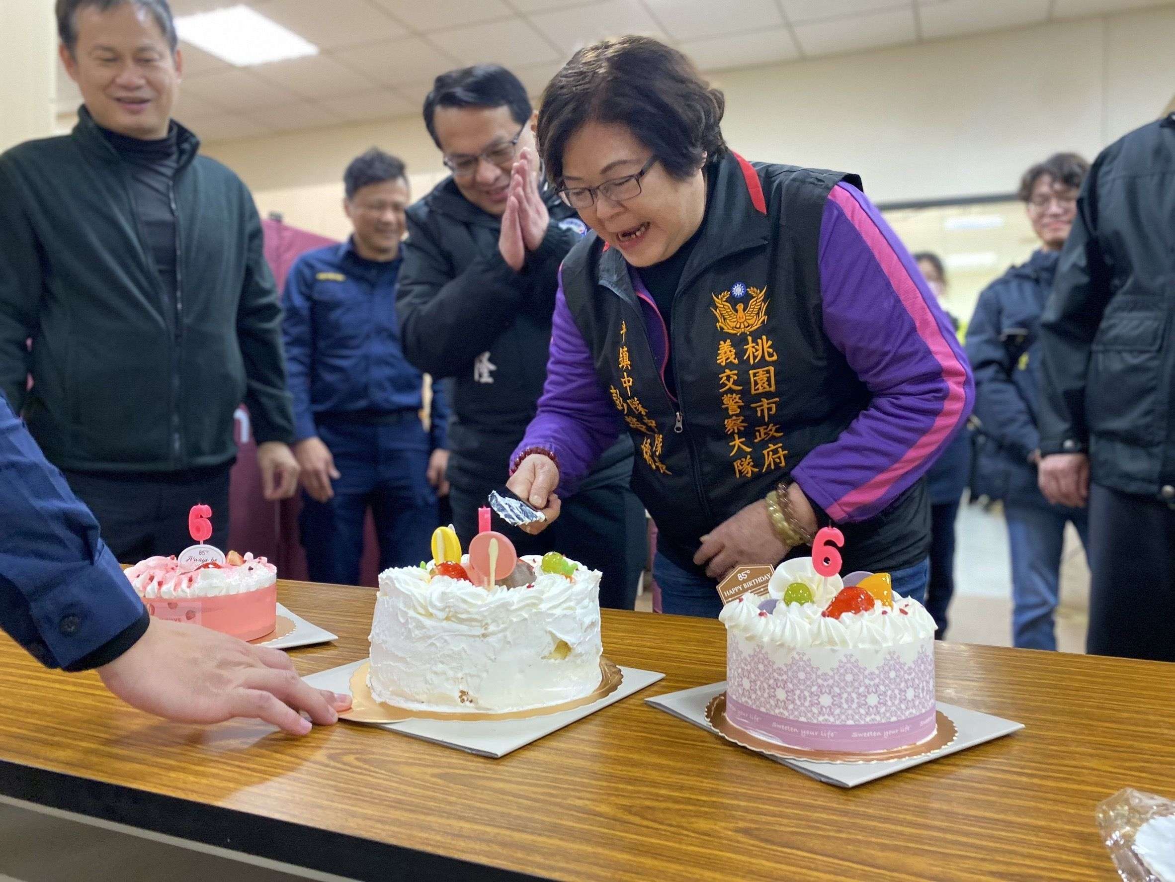 義交平鎮中隊長守護地方26年 平警暖心慶生感謝無私奉獻 506686 0