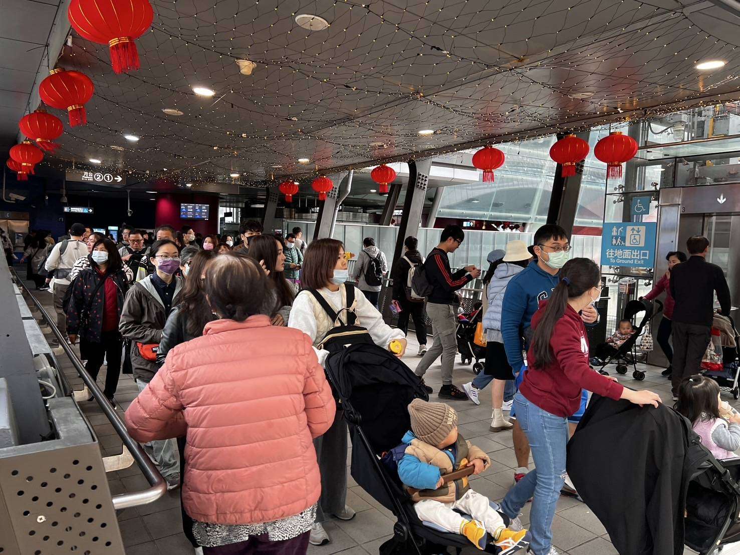 台灣燈會湧人潮 桃園機捷昨日運量破21萬 663464 0