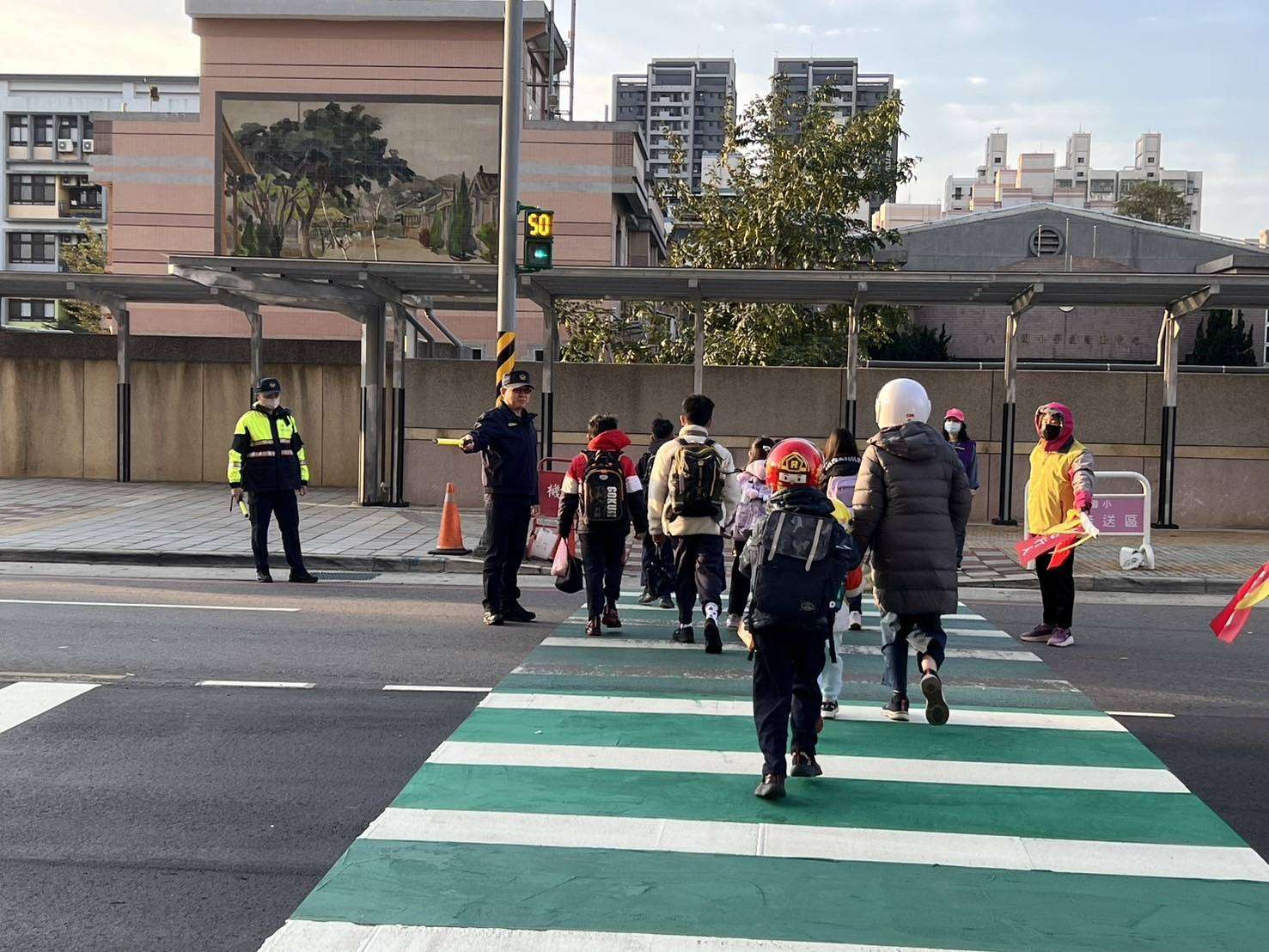守護校園安全!八德警啟動護童勤務強化交通疏導 739424 0