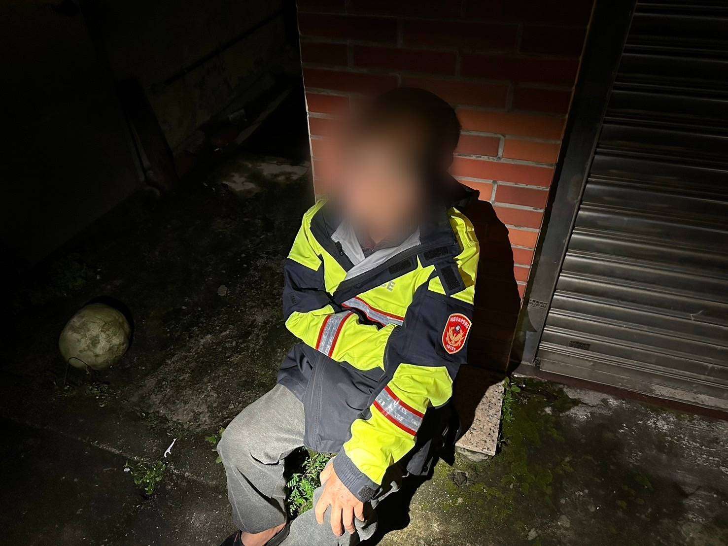 6旬老翁疑失智走失 八德警即時尋獲助返家 750807 0