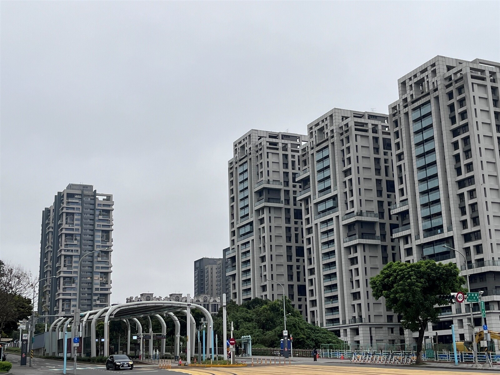 又濕又冷又塞?他買「自住人道走廊」實際體驗:生活品質有感上升