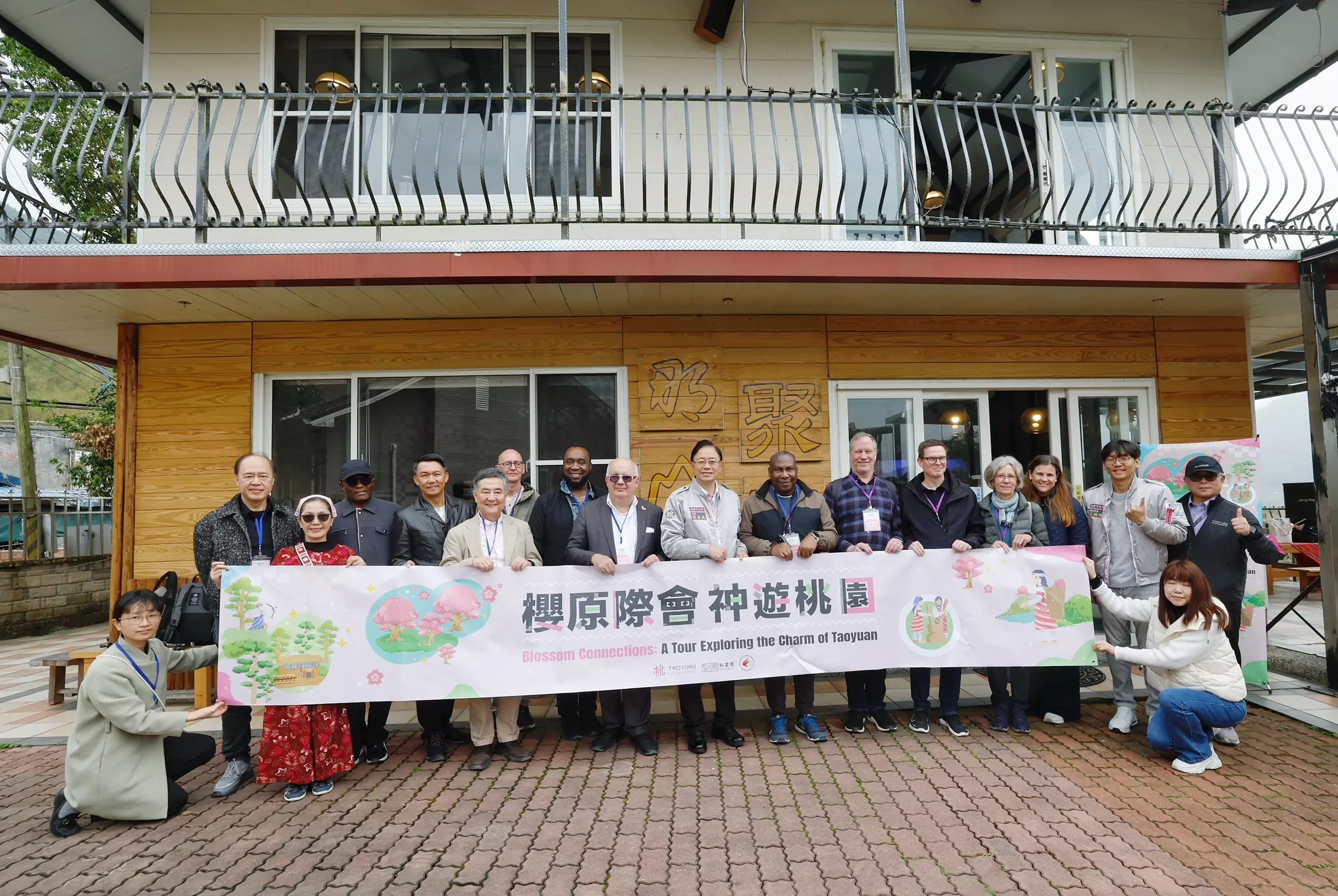 張善政拚城市外交 12國駐台大使及代表桃園賞櫻看神木 張善政拚城市外交 12國駐台大使及代表桃園賞櫻看神木