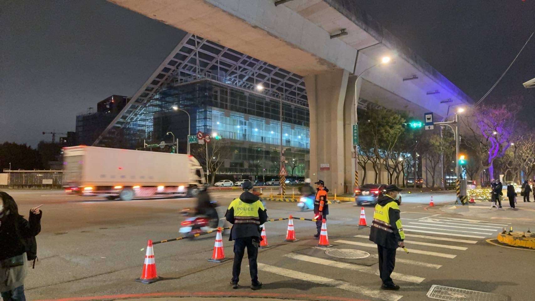 桃警全力守護台灣燈會交通秩序 維持周邊道路順暢 S 111288428 0
