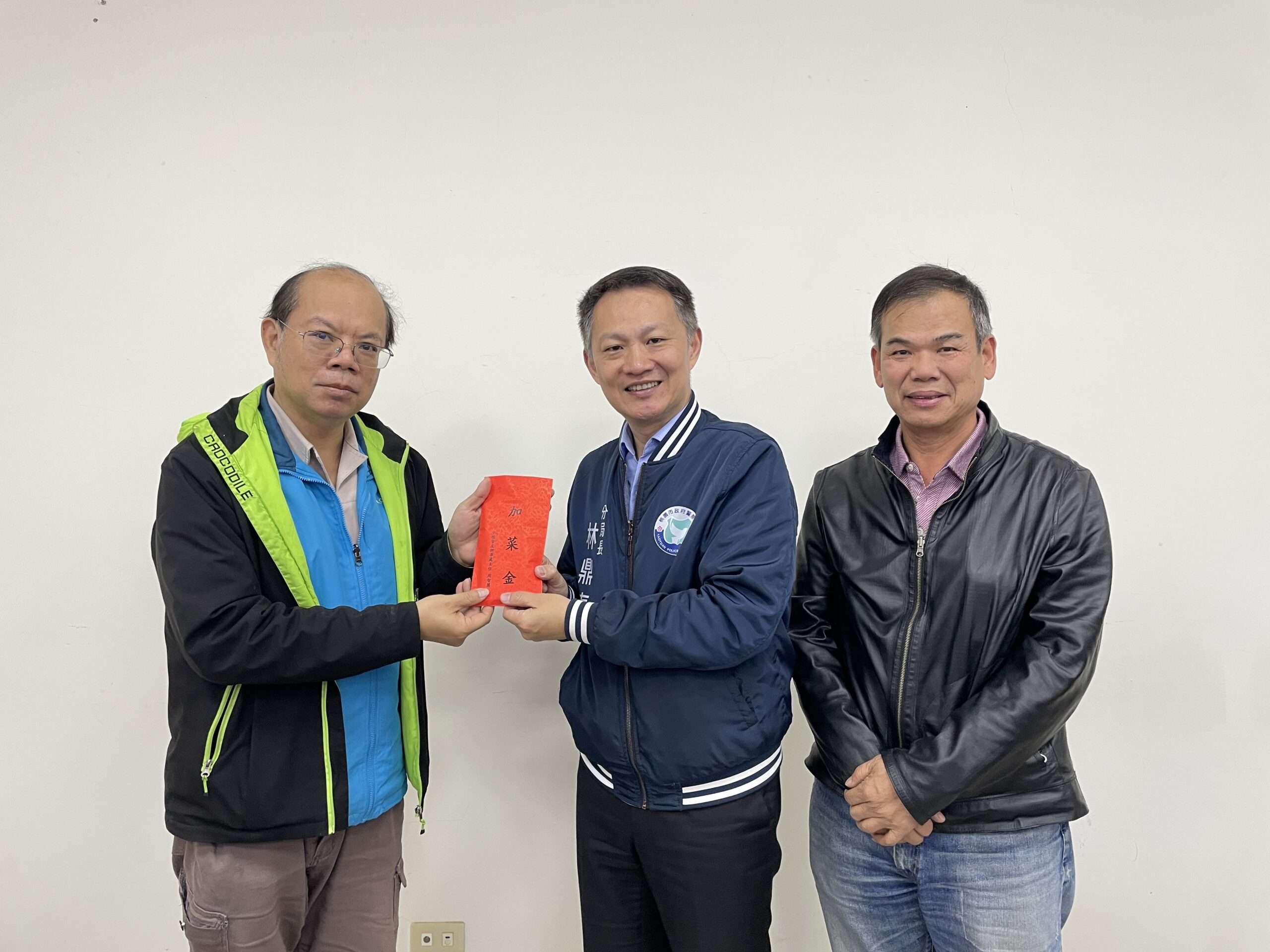 守護台灣燈會治安 桃園警友會贈壢警加菜金 S 12116221 0 scaled