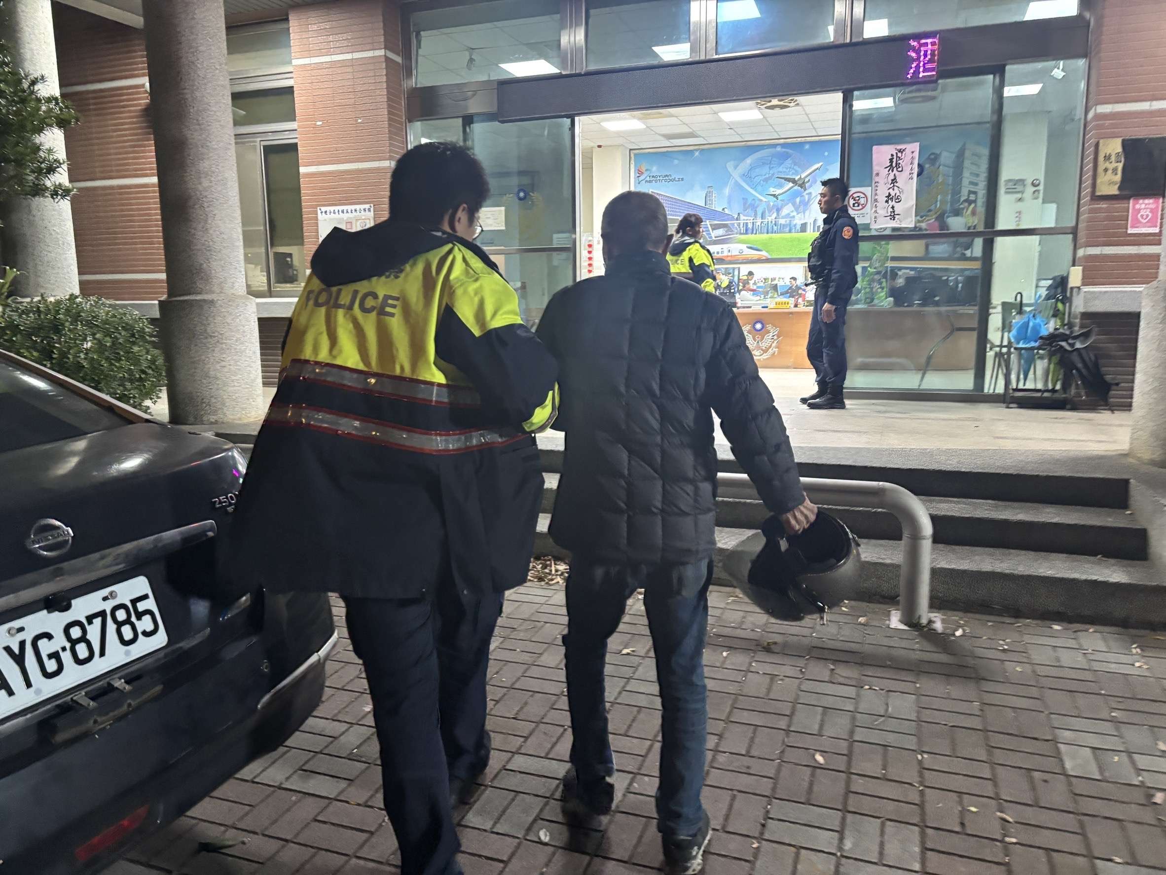 老翁訪友迷途50公里好慌張 壢警暖心助返家 S 12124413 0