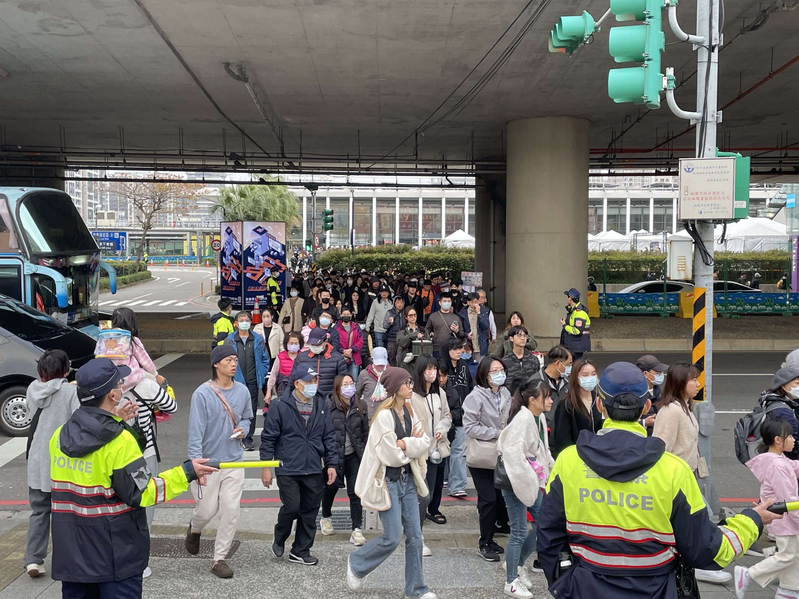 確保賞燈民眾安全 壢警提前調整強化人流措施 S 12214337 scaled