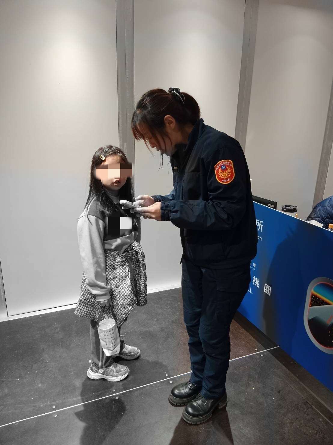 逛燈會走散遇警幫忙 女童機靈背出這句話找回媽媽 S 12222477 0