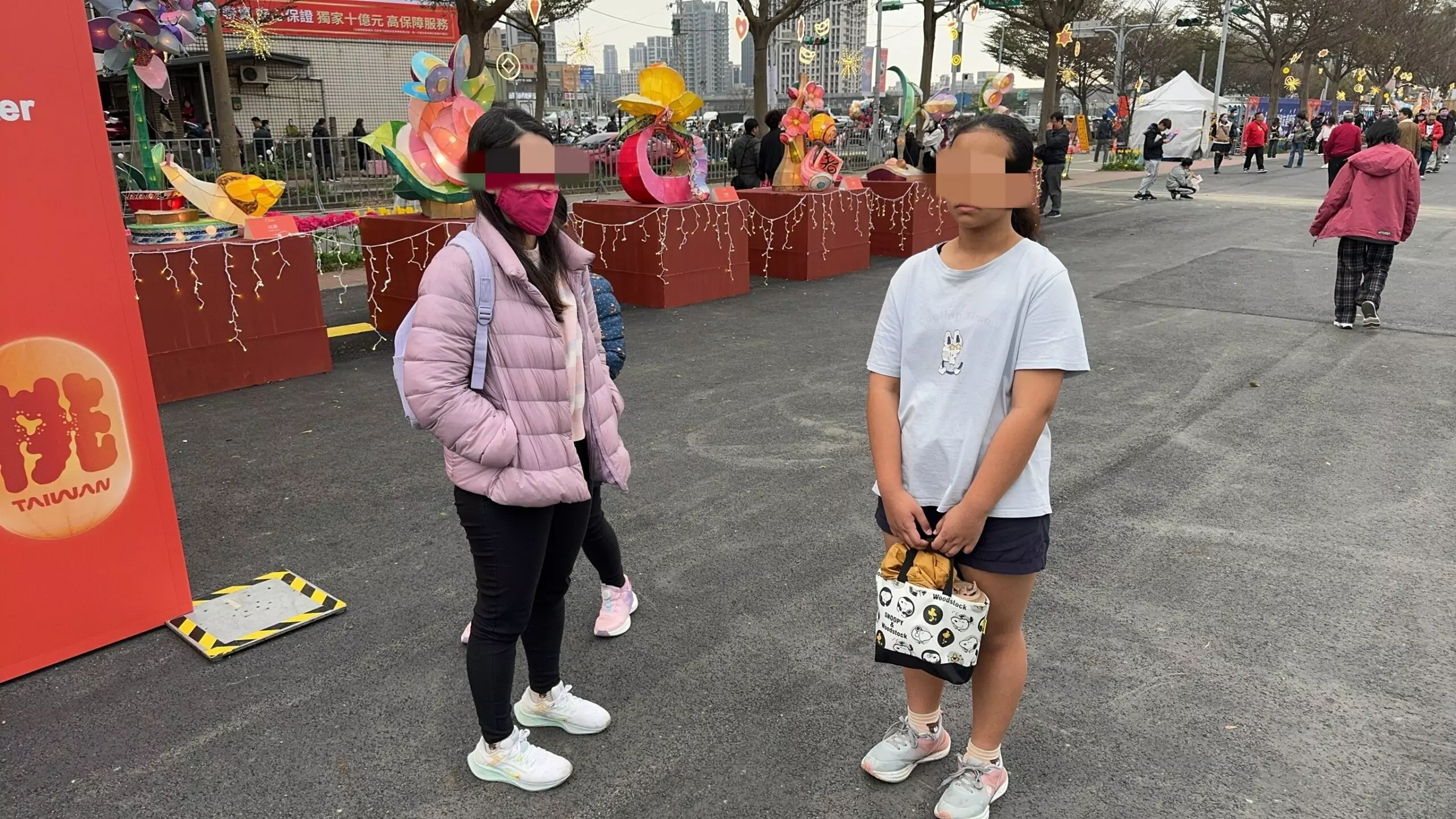 逛燈會母女走散好著急 壢警靠這招助團圓 逛燈會母女走散好著急 壢警靠這招助團圓