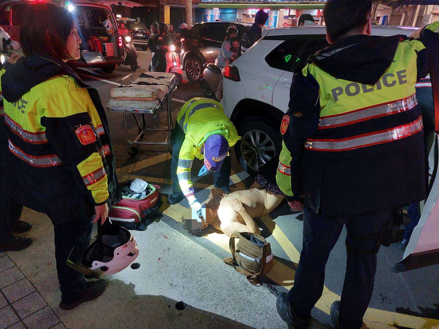 欠債1.5萬當街被毆 目擊者曝:他滿臉血上救護車 S 12247211