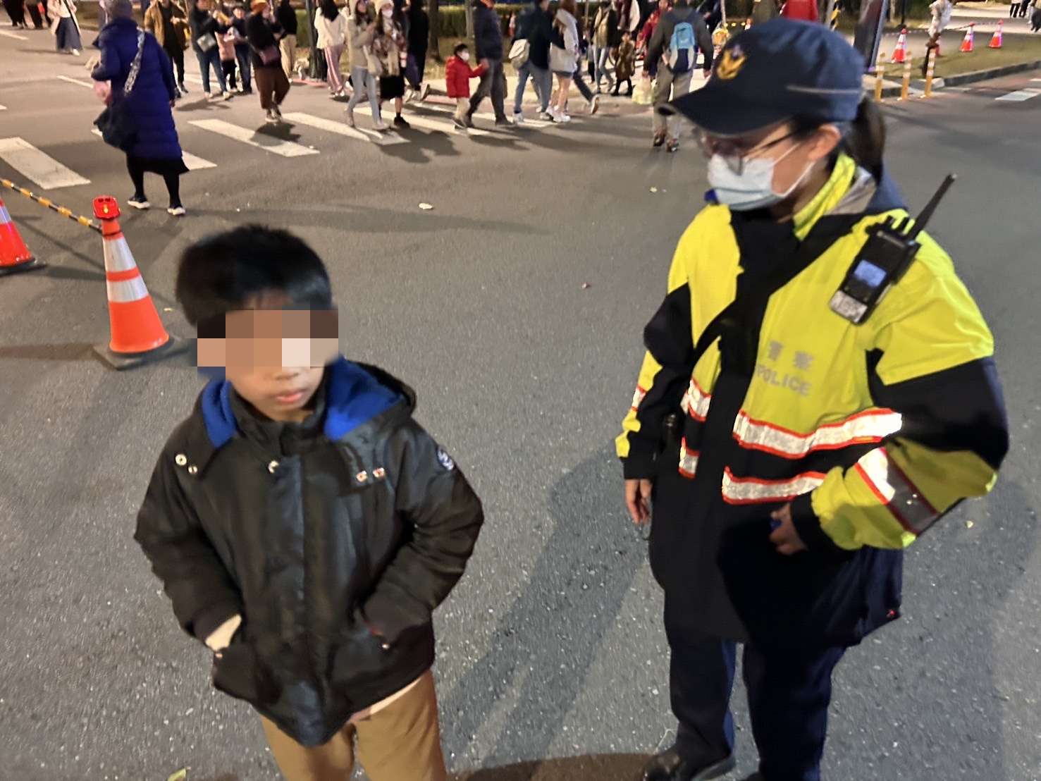人民保母守護台灣燈會 壢警助走失兒童與家人團聚 S 12304458 0